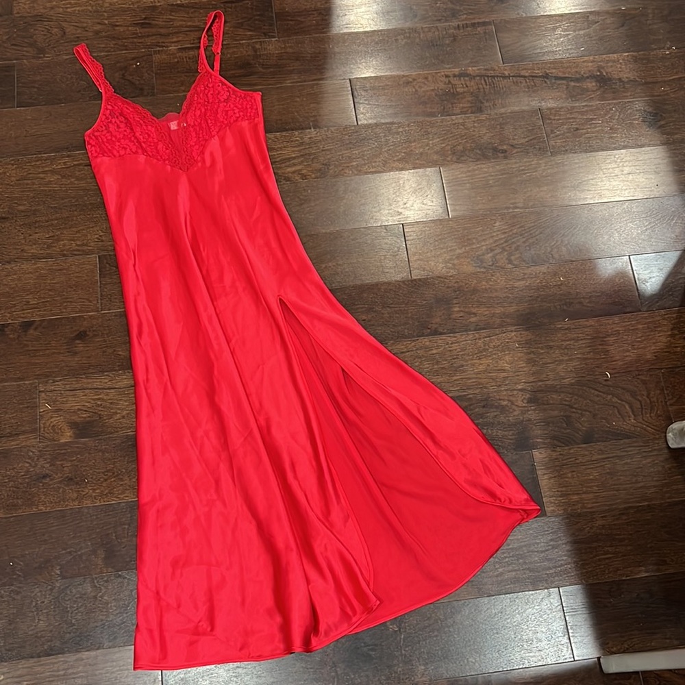 Vintage VS Nightgown - Picture 12 of 15